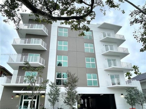 1938 Jackson St 403, Hollywood FL 33020