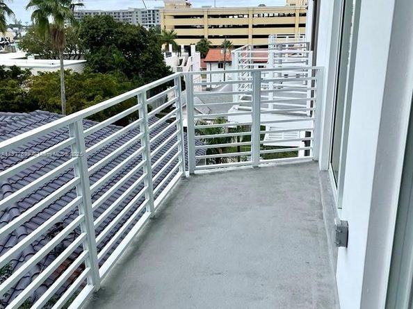 1938 Jackson St 403, Hollywood FL 33020