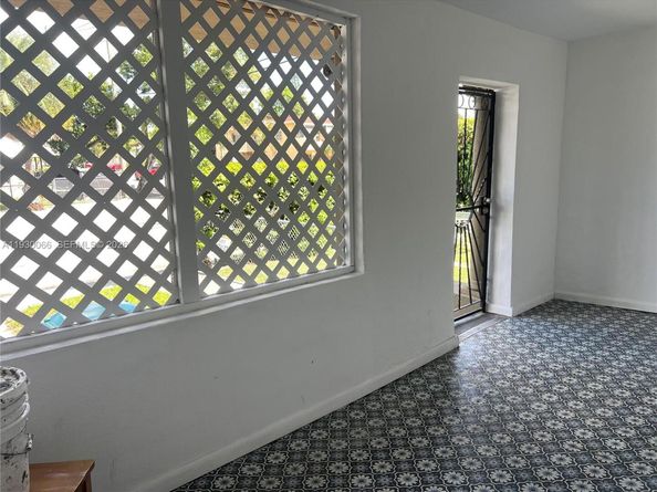 842 SW 12th Ave, Miami FL 33130