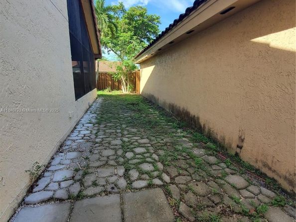 2159 Baton Rouge, Weston FL 33326