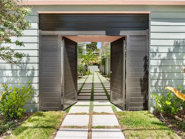 721 SW 11th Street E, Miami FL 33129