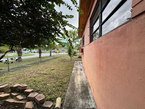 341 Aladdin St, Opa-Locka FL 33054