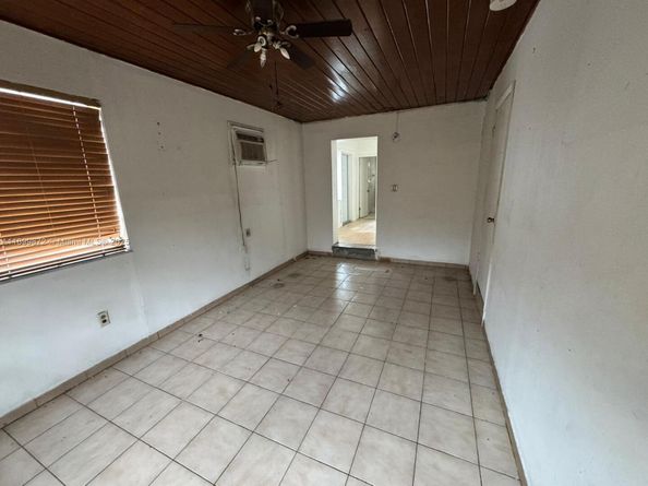 341 Aladdin St, Opa-Locka FL 33054