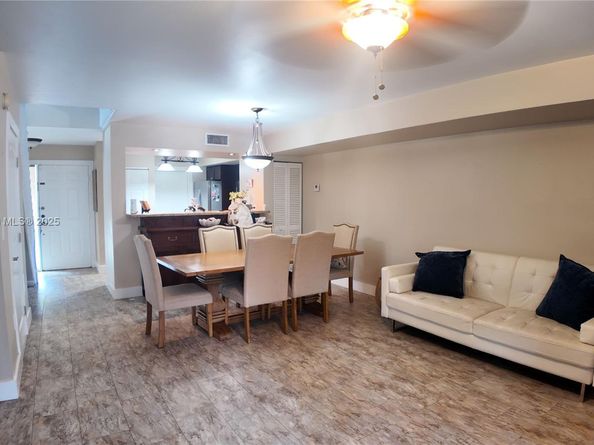 9715 NW 23rd Ct, Pembroke Pines FL 33024