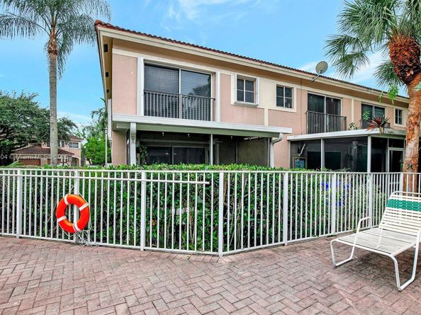 9715 NW 23rd Ct, Pembroke Pines FL 33024