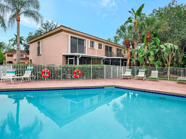 9715 NW 23rd Ct, Pembroke Pines FL 33024