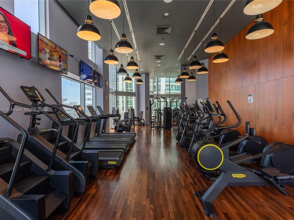 1300 Brickell Bay Dr 808, Miami FL 33131