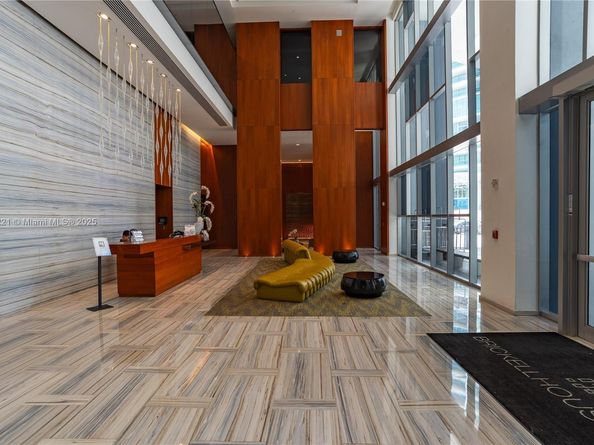 1300 Brickell Bay Dr 808, Miami FL 33131