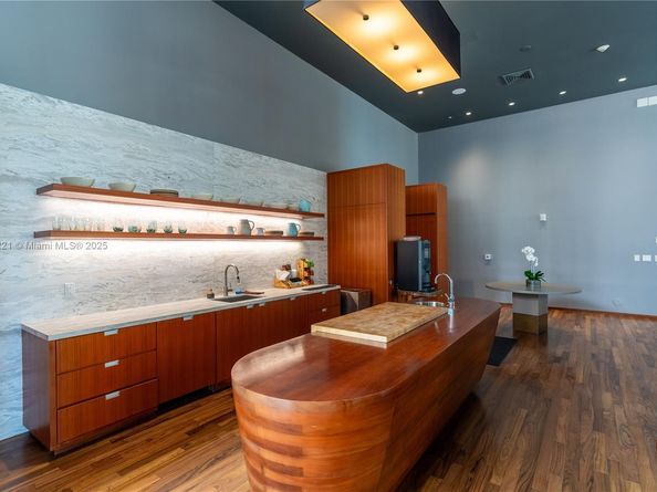 1300 Brickell Bay Dr 808, Miami FL 33131