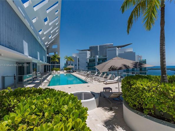 1300 Brickell Bay Dr 808, Miami FL 33131
