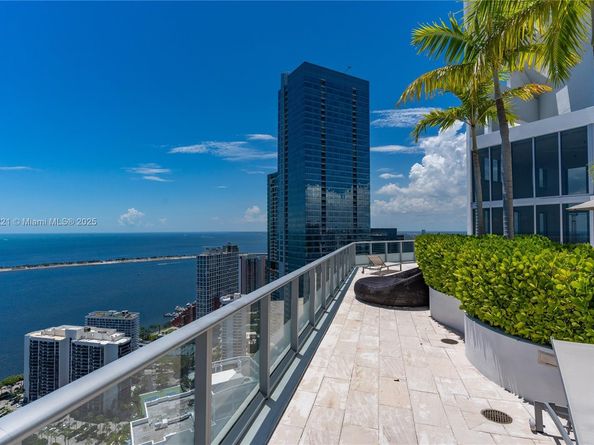 1300 Brickell Bay Dr 808, Miami FL 33131