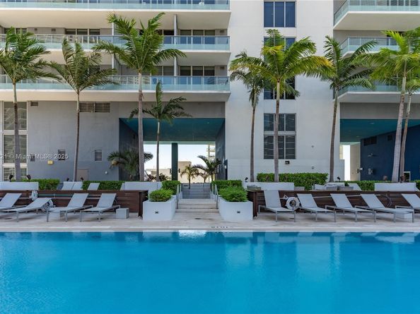 1300 Brickell Bay Dr 808, Miami FL 33131