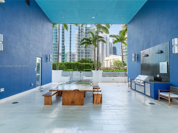 1300 Brickell Bay Dr 808, Miami FL 33131