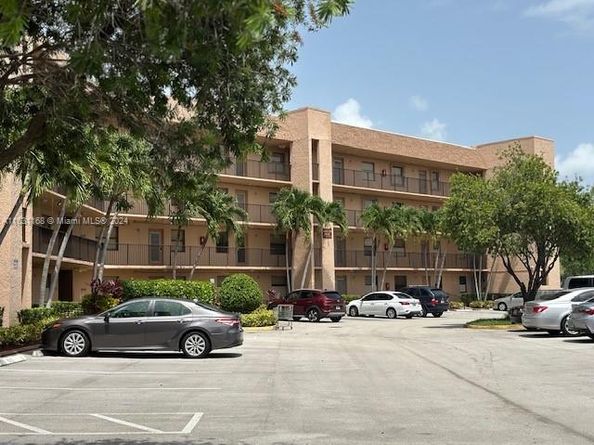 10101 Sunrise Lakes Blvd 306, Sunrise FL 33322