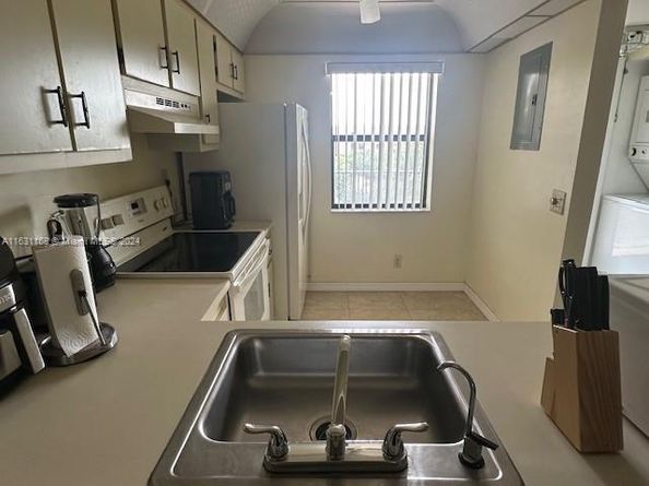 10101 Sunrise Lakes Blvd 306, Sunrise FL 33322