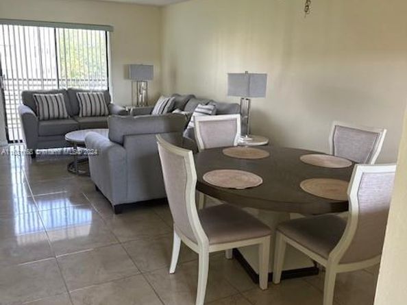 10101 Sunrise Lakes Blvd 306, Sunrise FL 33322