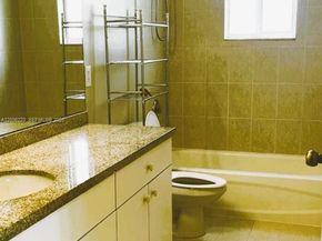 390 NE 35th Ave, Homestead FL 33033