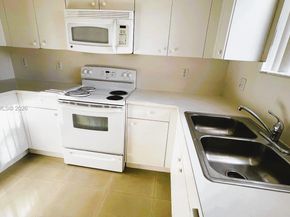 390 NE 35th Ave, Homestead FL 33033