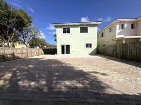 390 NE 35th Ave, Homestead FL 33033