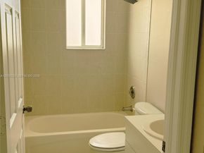 390 NE 35th Ave, Homestead FL 33033