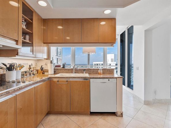 21150 Point Pl PH 3105, Aventura FL 33180