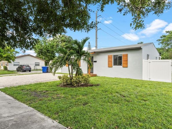 1325 N 26th Ave, Hollywood FL 33020