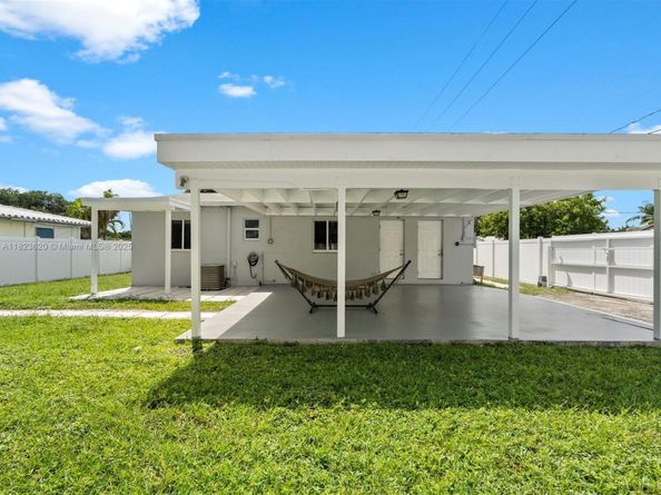1325 N 26th Ave, Hollywood FL 33020