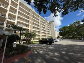 3080 N Course Dr 704, Pompano Beach FL 33069