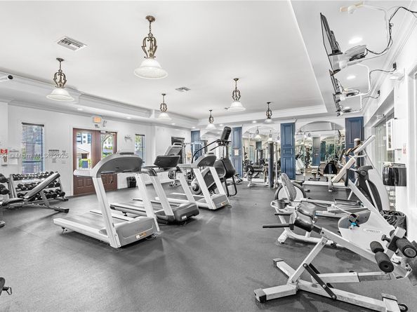 6821 SW 44th St 203, Miami FL 33155