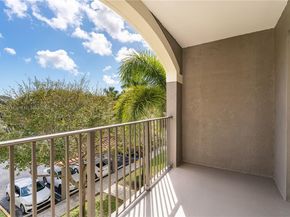 6821 SW 44th St 203, Miami FL 33155