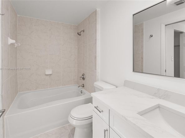 6821 SW 44th St 203, Miami FL 33155