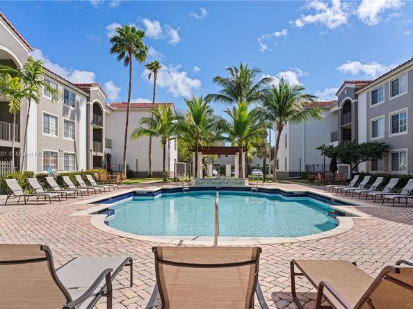 6821 SW 44th St 203, Miami FL 33155