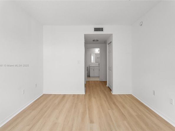 6821 SW 44th St 203, Miami FL 33155