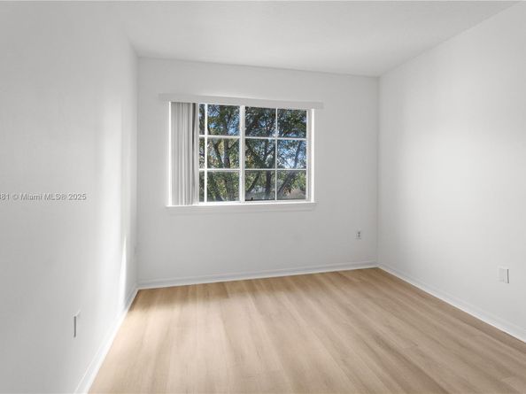 6821 SW 44th St 203, Miami FL 33155