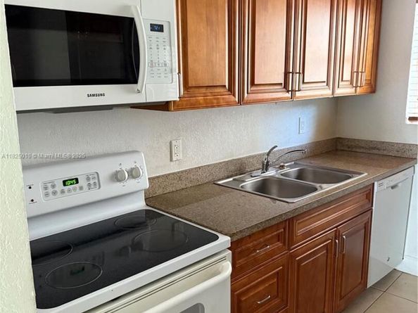 1142 99th St 23, Bay Harbor Islands FL 33154