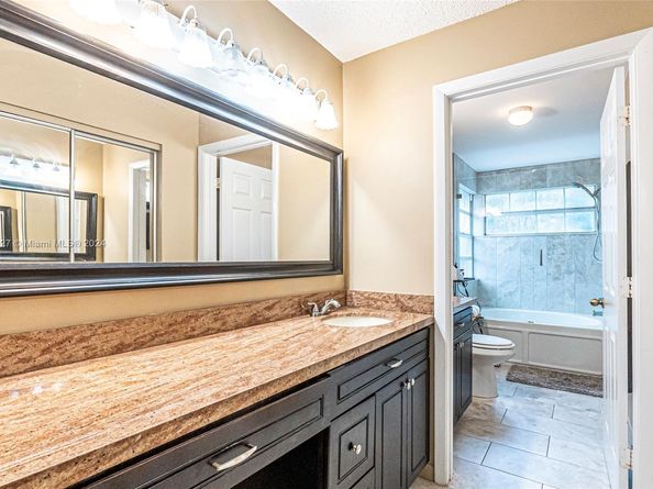 2913 Myrtle Oak Cir, Davie FL 33328