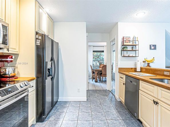 2913 Myrtle Oak Cir, Davie FL 33328