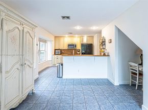 2913 Myrtle Oak Cir, Davie FL 33328