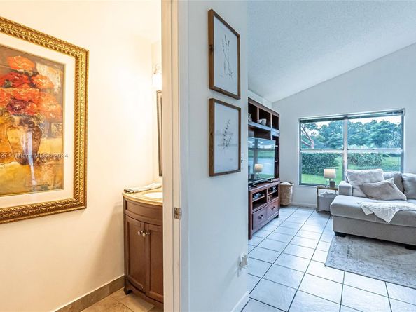 2913 Myrtle Oak Cir, Davie FL 33328