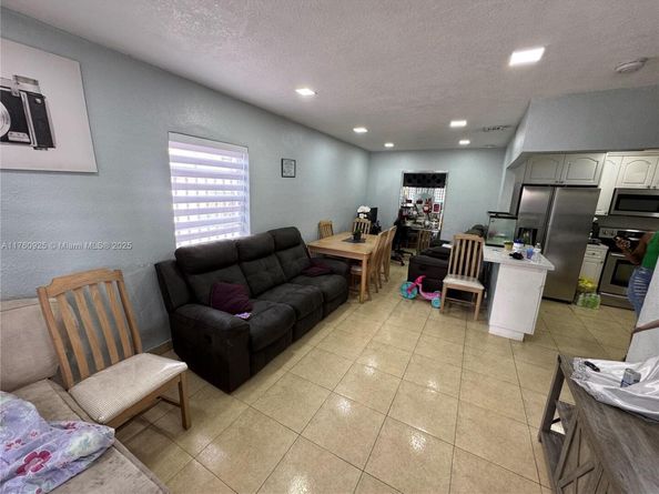 825 E 9th Ln, Hialeah FL 33010