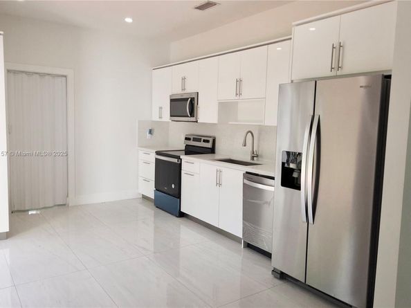 1180 NE 200th Ter, Miami FL 33179