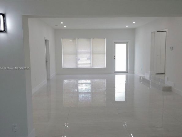 1180 NE 200th Ter, Miami FL 33179