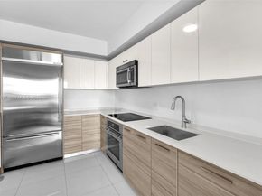 1300 Brickell Bay Dr 2507, Miami FL 33131