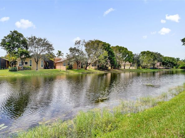 5724 NW 120th Ave, Coral Springs FL 33076