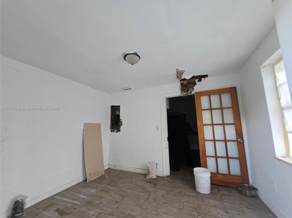 1817 NW 90th St, Miami FL 33147