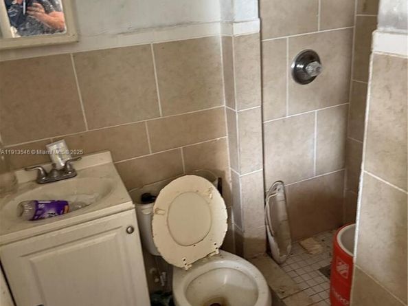 1817 NW 90th St, Miami FL 33147