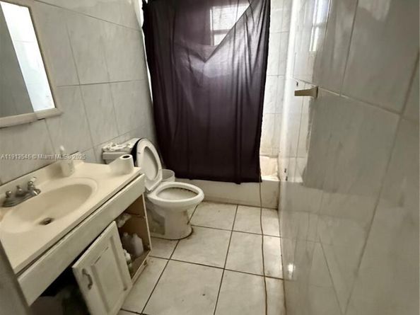 1817 NW 90th St, Miami FL 33147