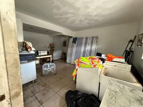 1817 NW 90th St, Miami FL 33147