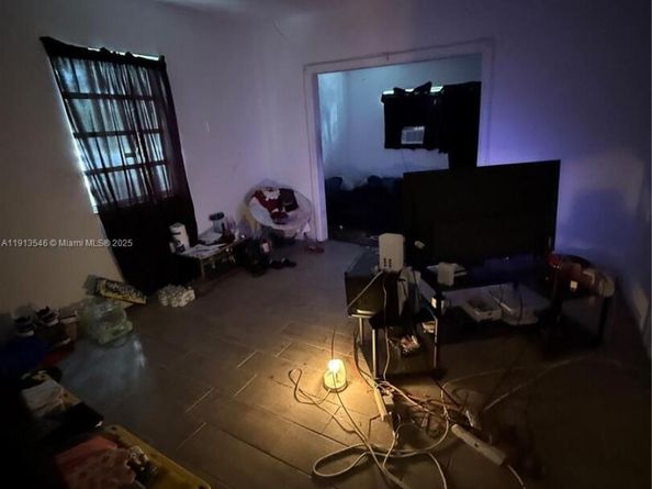 1817 NW 90th St, Miami FL 33147