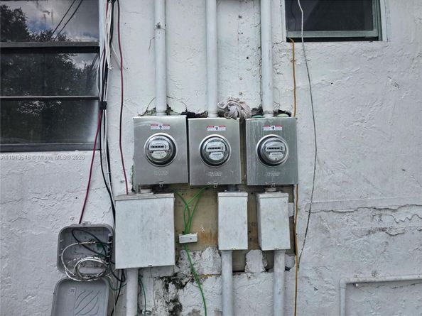 1817 NW 90th St, Miami FL 33147